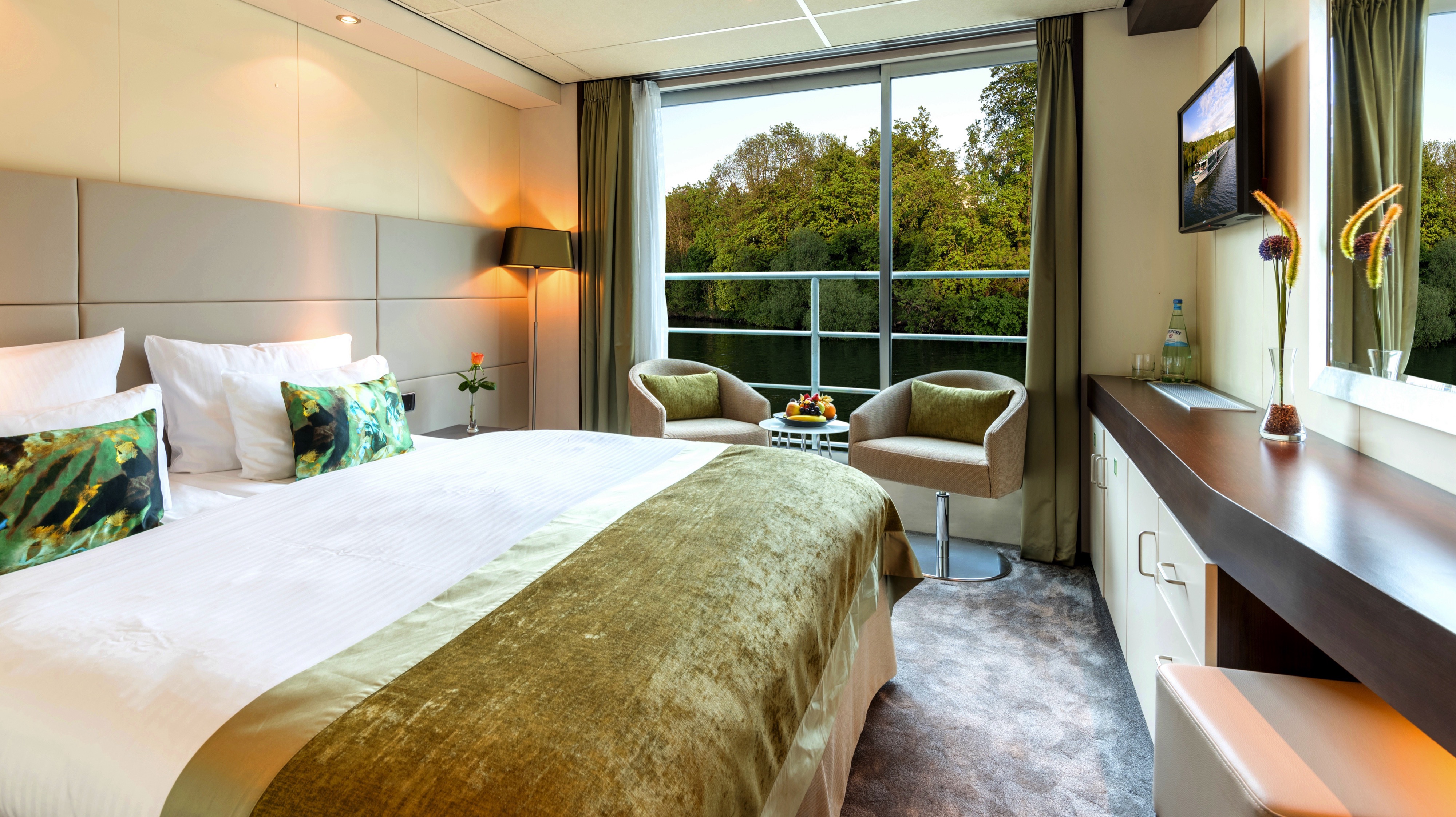 AMADEUS Diamond B-1 & B-4 Double Beds ©Lueftner Cruises Amadeus.jpg
